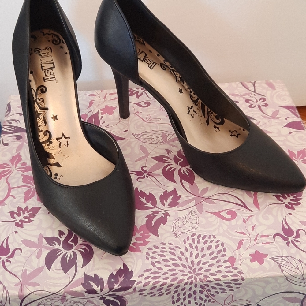 Size 6 black heels